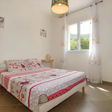 Apartment 3 Bedroom Stunning In Petreto-biccisano