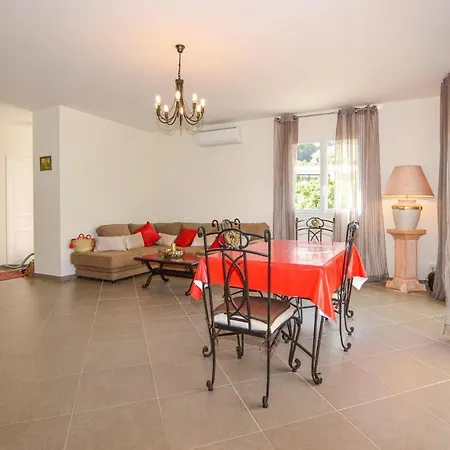 3 Bedroom Stunning In Petreto-biccisano Apartment Petreto-Bicchisano